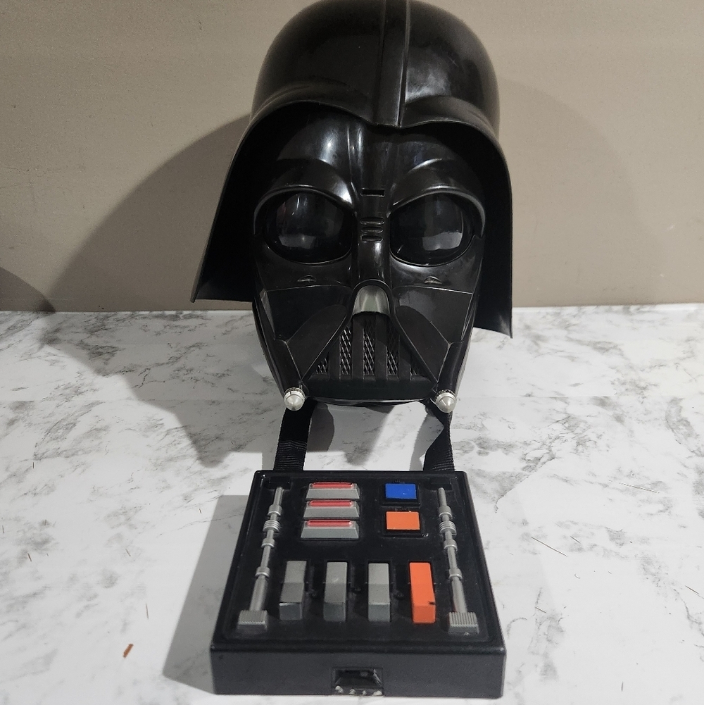 Star Wars Darth Vader Mask Helmet Electronic Makes Vader Sounds & FX Hasbro 2005